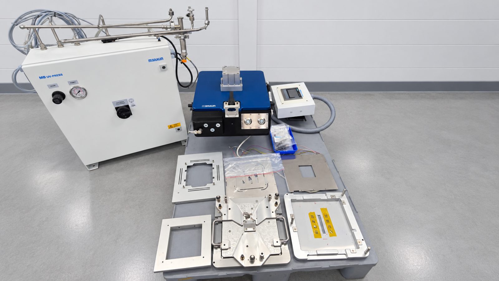 MBraun UV-Press – view 1