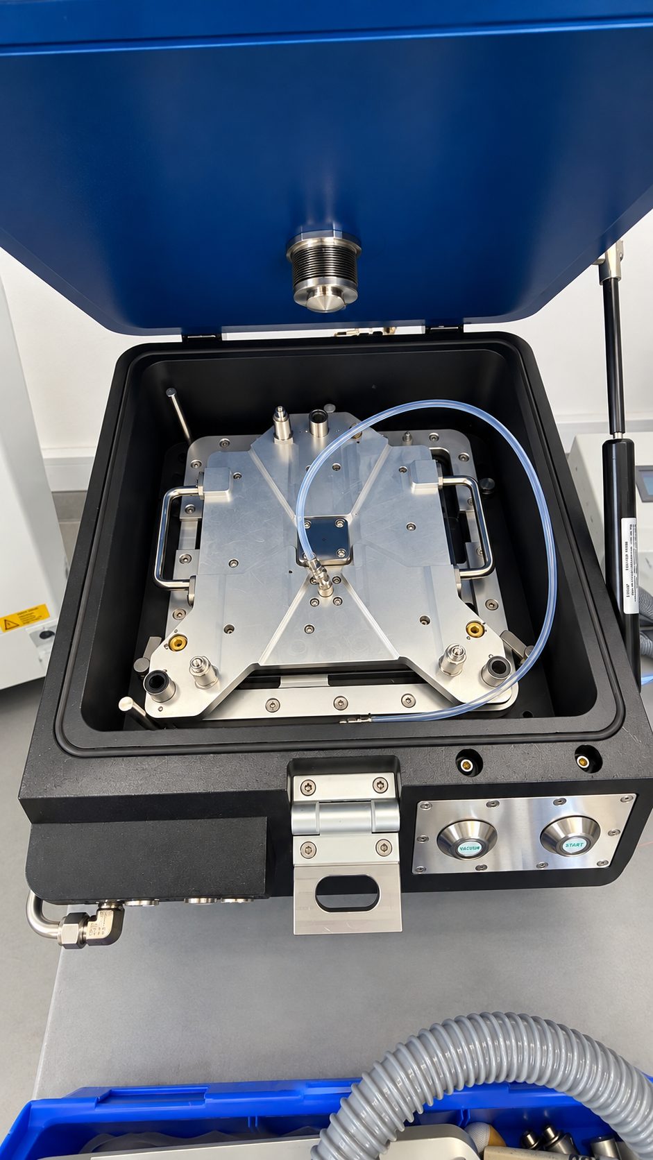 MBraun UV-Press – view 2