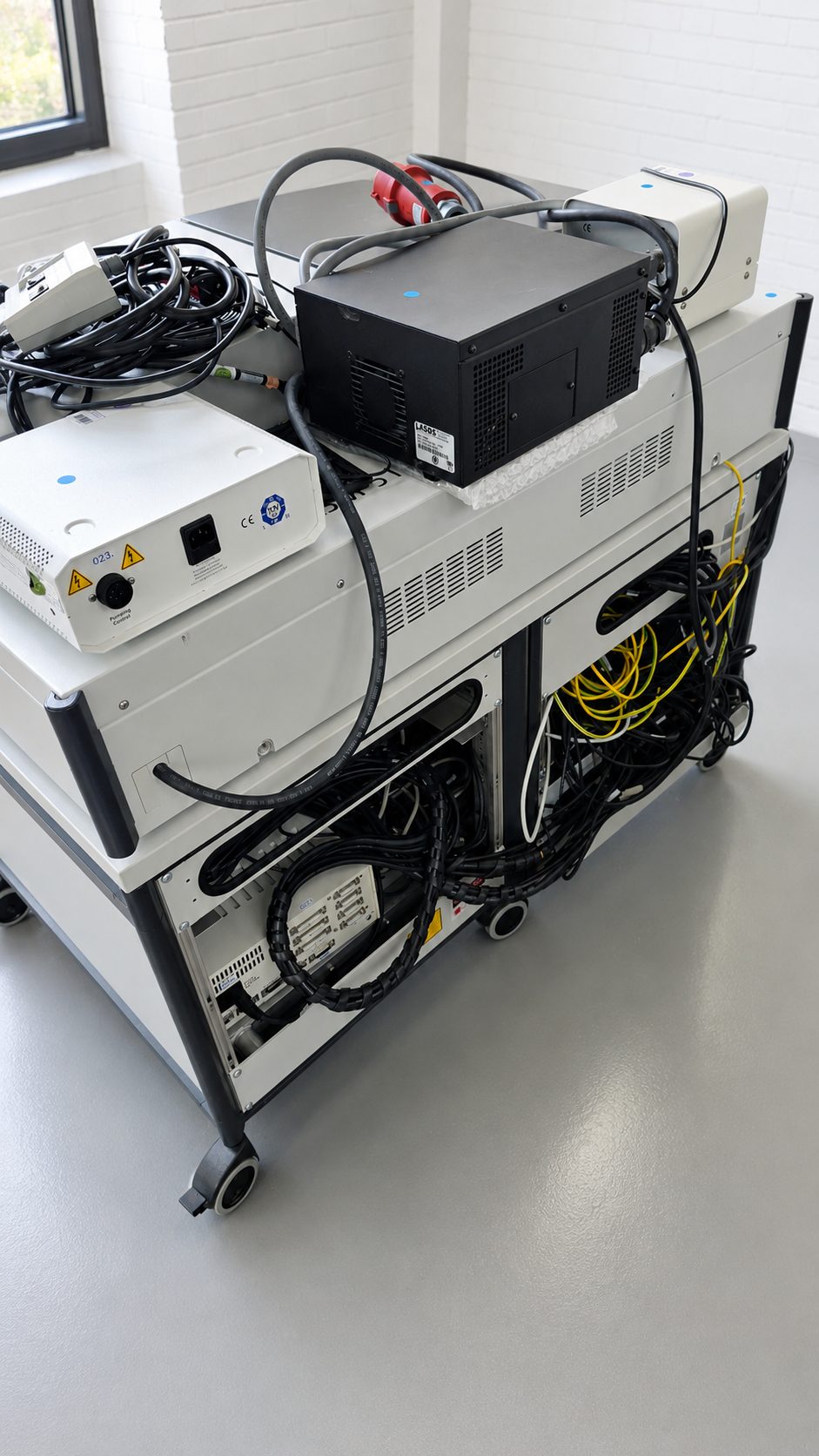 Zeiss Axiovert 200M Confocal Microscope System (LSM 510 & ConfoCor 2) – view 2
